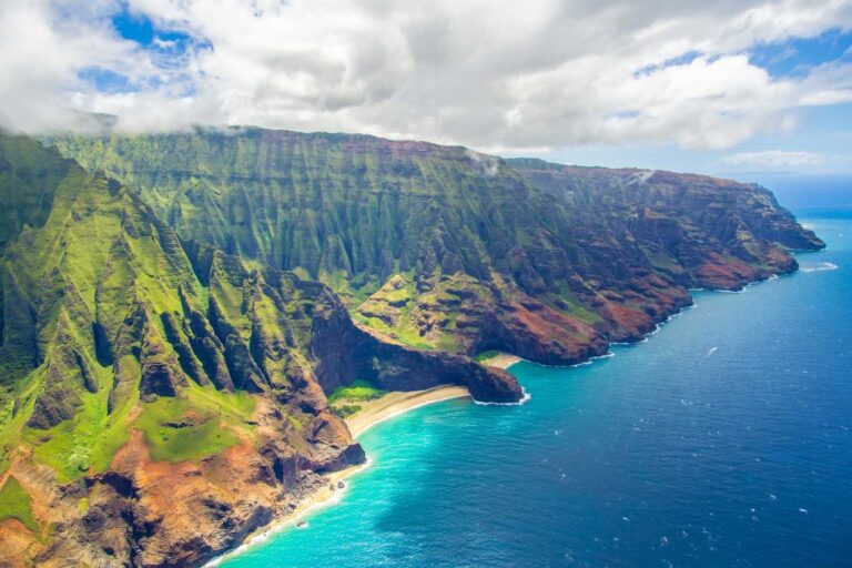 Hawaiis beautiful coastline 768x512 1